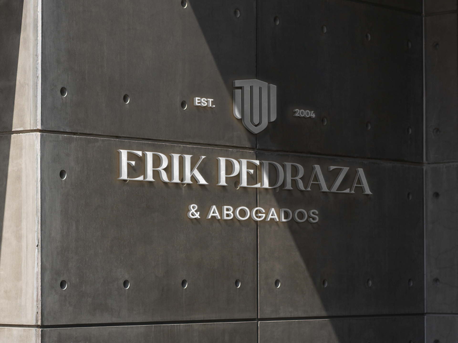 Identidad visual para despacho jurídico especializado en asesoría legal empresarial